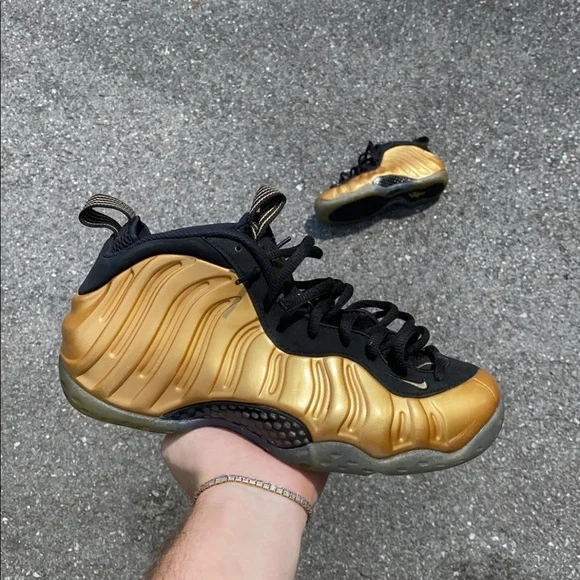 Nike air foamposite metallic gold size